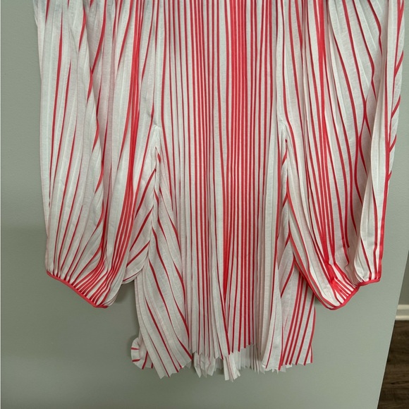 Diane Von Furstenburg 3/4 sleeve pleated Top - Picture 2 of 8
